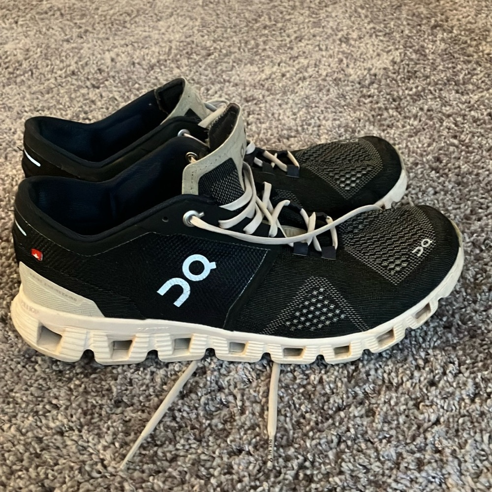 On Running Women's Cloudflyer Running Shoes, Navy/Beige, 9 Medium US GUC